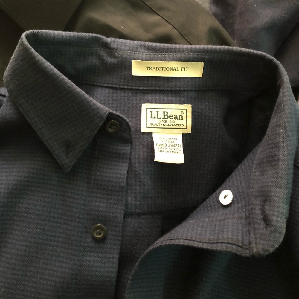 Men’s L.L. Bean large navy long sleeve btn down - Picture 4 of 5